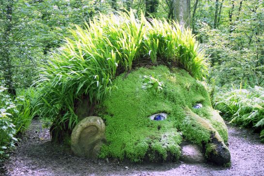 Susan Hill's sculpture "The Giant's Head" in the Lost Gardens of Heligan. Photo Patche99z, WikiCommons.